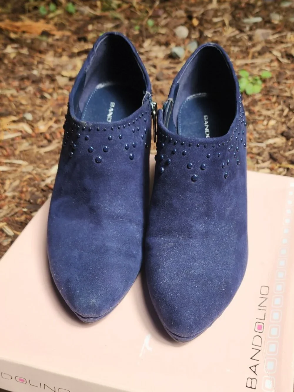EUC Navy Bandolino Suede booties size 8 Women's heels with Box